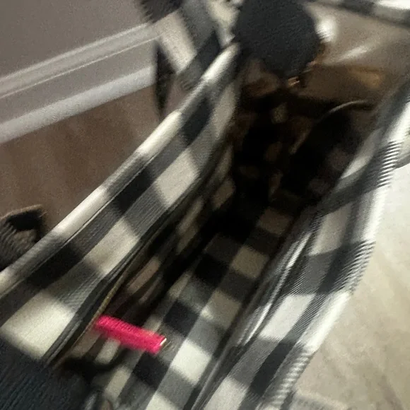 Elegant Checkered Tote Bag - Black and Cream - Picture 9 of 10